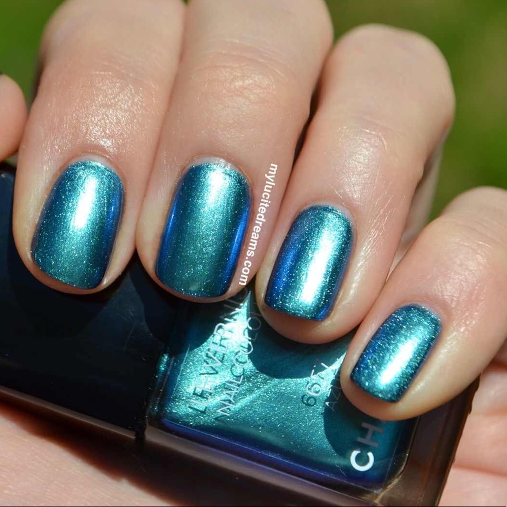 Chanel Nail Colour - 657 Azuré